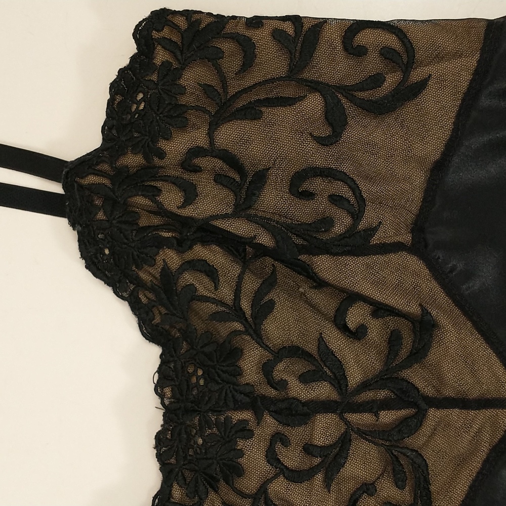 Slip Dress from NYC Movie Set Black Party Sexy Chemise w Bra USA Made sz 32 apx4 - Picture 9 of 12